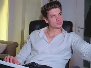 Cam4 Live Sex Cam of MaxKaidenn