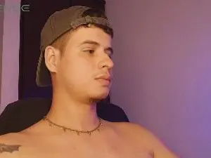 Cam4 Free Live Porn of matt_reinold1
