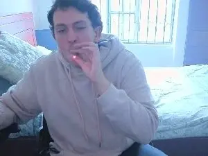 Cam4 Sex Cam of Serguioguecha33