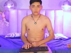 Cam4 Sex Cam of LittleMaxi_