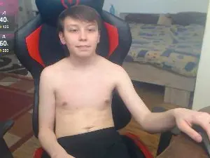 Cam4 Live Sex of pervygamer6767