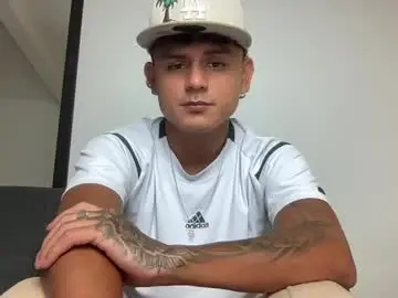Chaturbate Live Sex Cam of bob_pettersonn