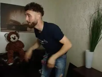 Chaturbate Live Sex Cam of kyloeast