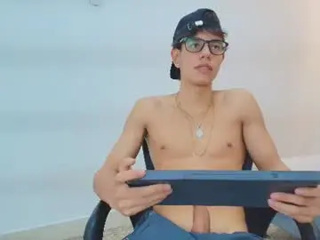 Chaturbate Free Porn Cam of lenny_knox2