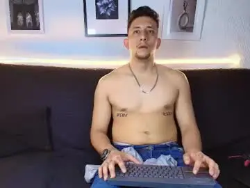 Chaturbate Live Sex of emiliocum_24