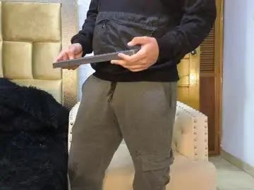 Chaturbate Live Sex Cam of valetino_stonee
