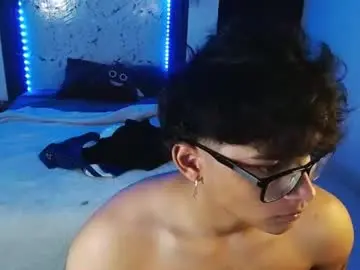 Chaturbate Nude Webcam of mr_yisuz
