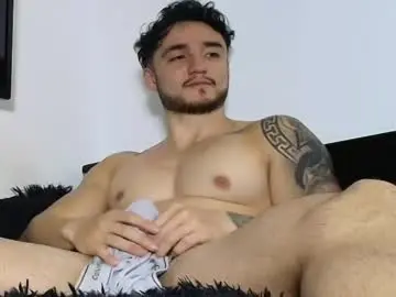 Chaturbate Live Sex Cam of latinboyvip_