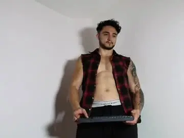 Chaturbate Live Sex Cam of latinboyvip_