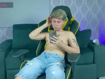 Chaturbate Live Sex Cam of ithan_salvatore
