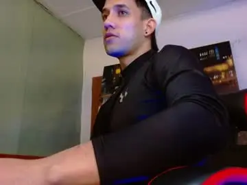Chaturbate Live Sex Cam of alexgiraldo__