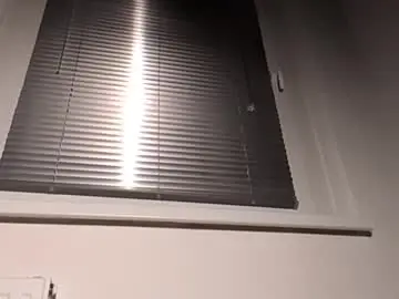 Chaturbate Live Sex Cam of jizzysinn_420
