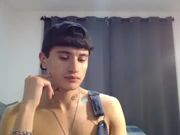 Chaturbate Watch Live Sex Cams of taylor_024