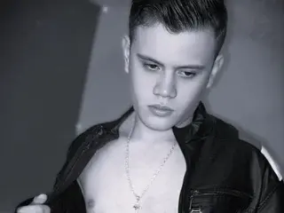 Streamate Nude Webcam of Max_Holloween
