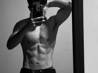 Streamate Sex Chat of NicolaiKarav