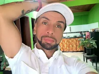 Streamate Free Porn Cam of pervertArian