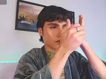 Stripchat Live Sex Cam of ChristianM_18