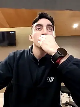 Stripchat Live Sex Cam of TommyMomentum