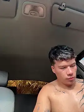 Stripchat Sex Cam of Logan_smith1
