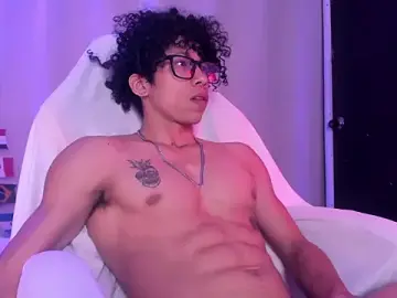 Stripchat Free Porn Cam of AkazaBoy_