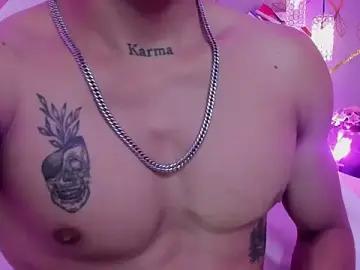 Stripchat Sex Cam of AkazaBoy_